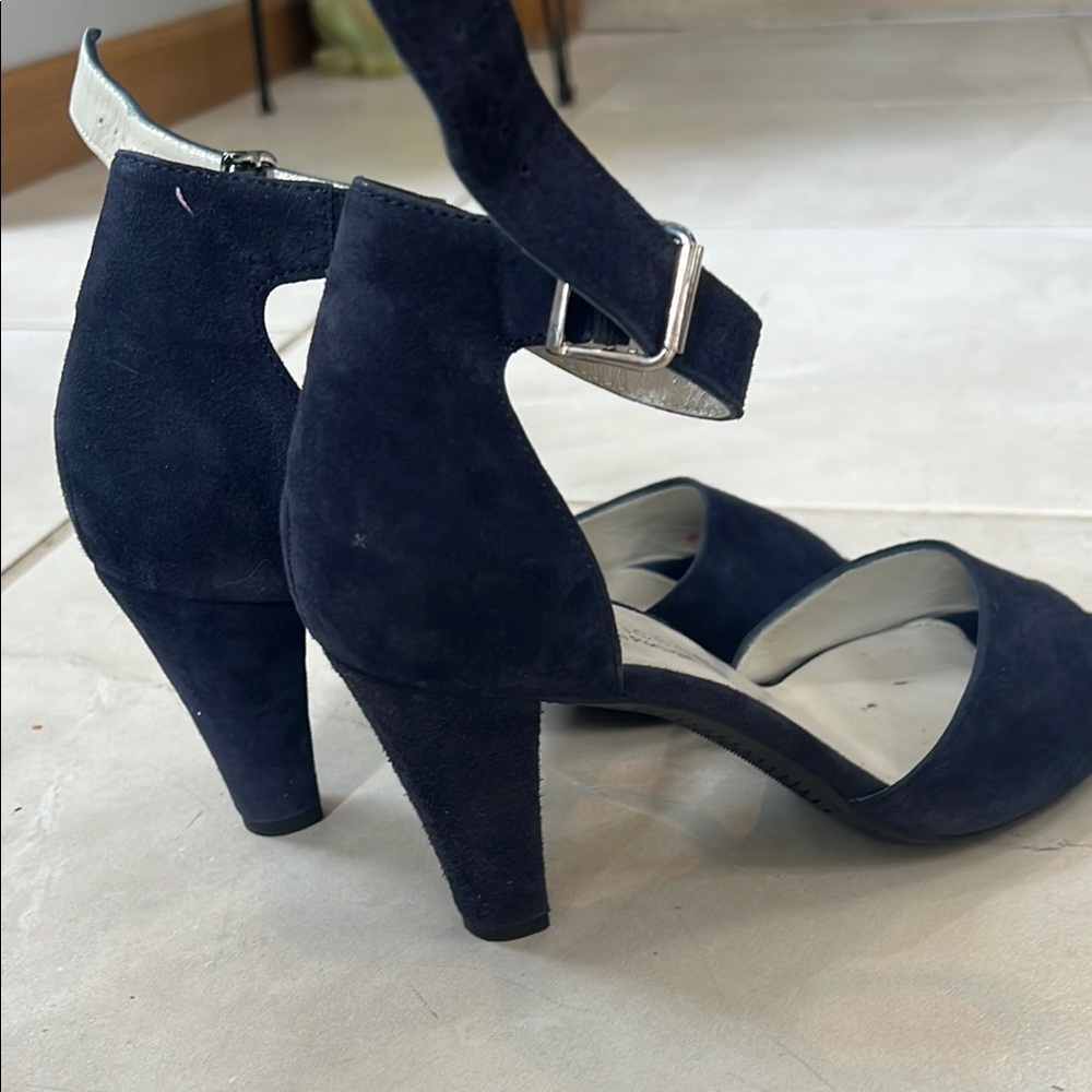 Eric Michael Heels Elegant Design; size 9 Navy
